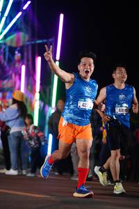 BIB: 421, 43560
                            <button type="button" onclick="openModal(20738832)" class="btn btn-primary btn-sm float-right btn-popup" data-toggle="modal" data-target=".modal-high-quality">
                        <i class="fas fa-shopping-cart"></i> Add to Cart
                    </button>
                                            <button type="button" onclick="isThisMe(20738832, true)" class="btn btn-success btn-sm float-right btn-popup btn-isme hidden" data-toggle="tooltip" data-placement="bottom" title="นี่คือรูปของคุณใช่ไหม คลิกที่นี่เพื่อเอาเข้าอัลบั้ม">
                        <i class="fas fa-plus"></i> Add to album
                    </button>
                    <button type="button" onclick="isThisMe(20738832, false)" class="btn btn-warning btn-sm float-right btn-popup btn-isnotme hidden">
                        <i class="fas fa-ban"></i> Remove from album
                    </button>